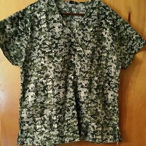 Camoflague scrub top size L